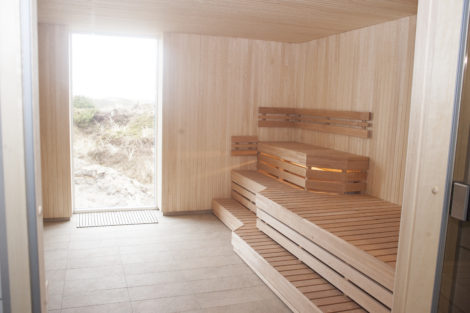Sauna med udsigt til stranden, havbådende og med mulighed for saunagus.