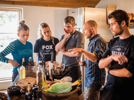 Fælles madlavning med Kresten Kronborg i Madsmedjen | Foto: Max Schumann