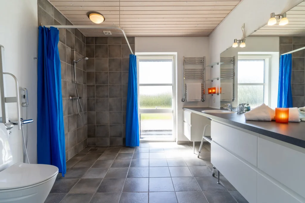 Badeværelse 1 i feriehuset Østersvej | Foto: Kristian Skjødt