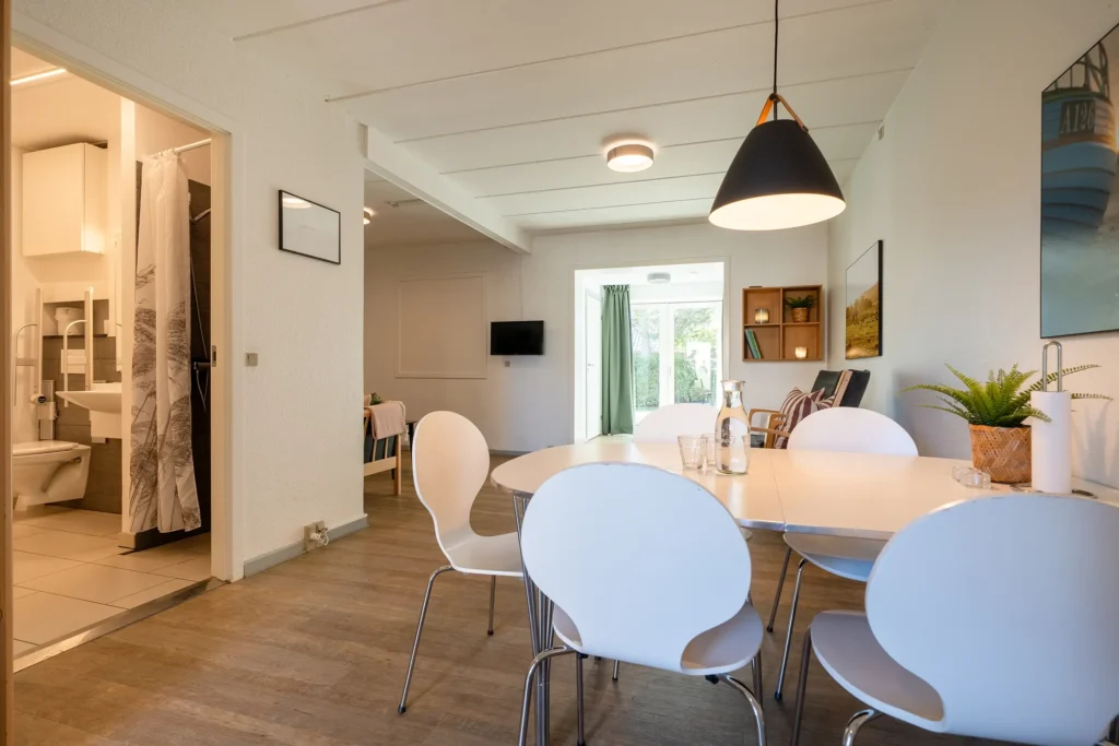 Spise-/opholdsstue i stueplans ferielejlighed til 4 personer, B-fløjen på Feriecenter Slettestrand | Foto: Kristian Skjødt