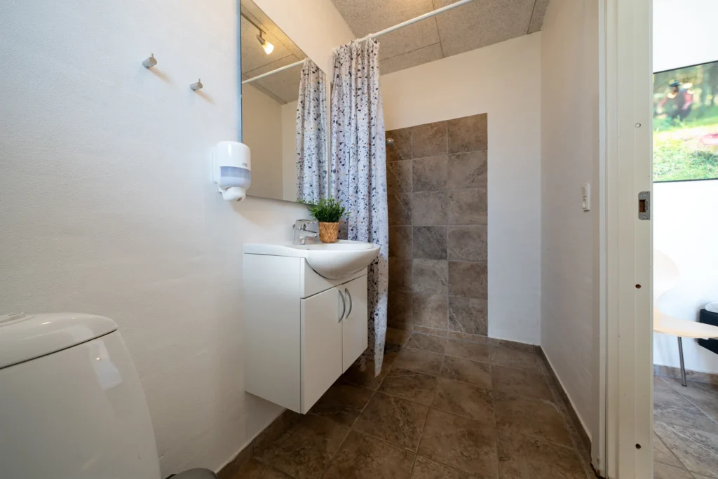 Anneks med soverum & eget badeværelse i haven ved Strandfogedhuset | Foto: Kristian Skjødt