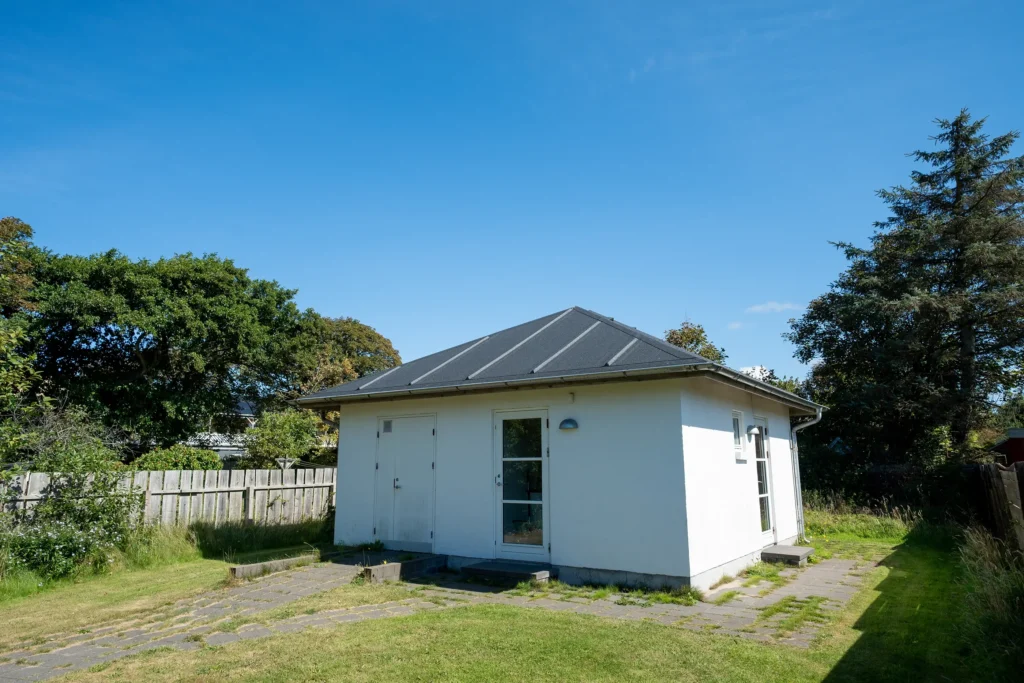 Anneks med soverum & eget badeværelse i haven ved Strandfogedhuset | Foto: Kristian Skjødt