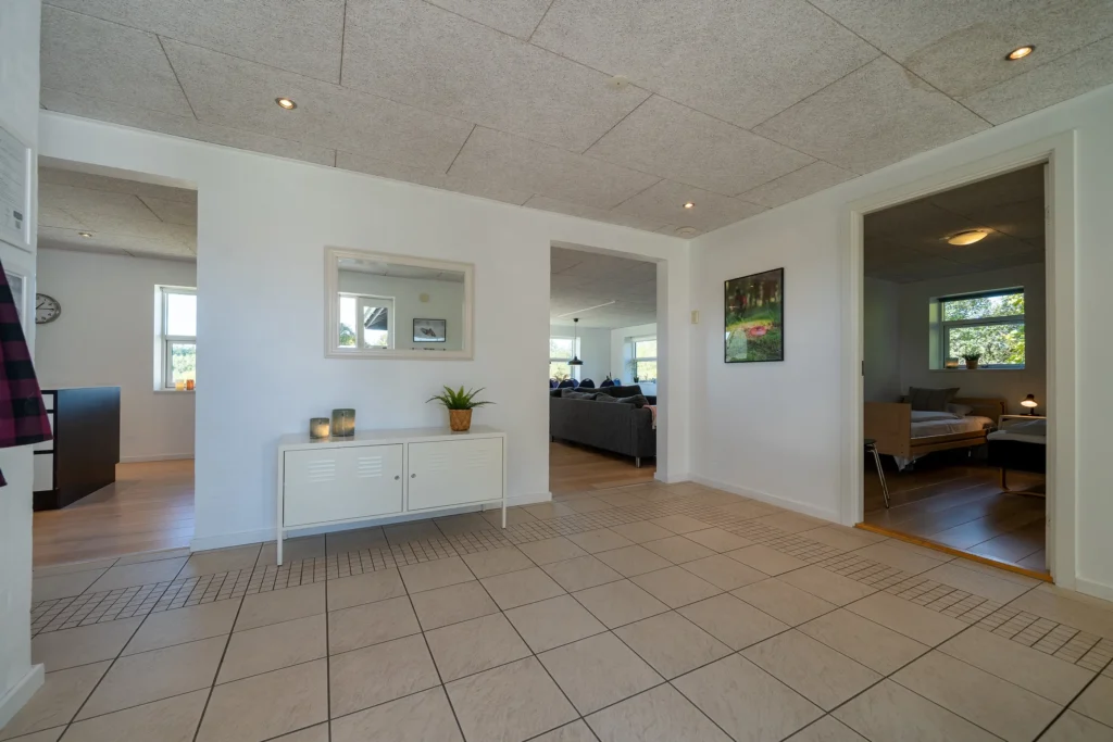 Entréen i Strandfogedhuset på Feriecenter Slettestrand | Foto: Kristian Skjødt