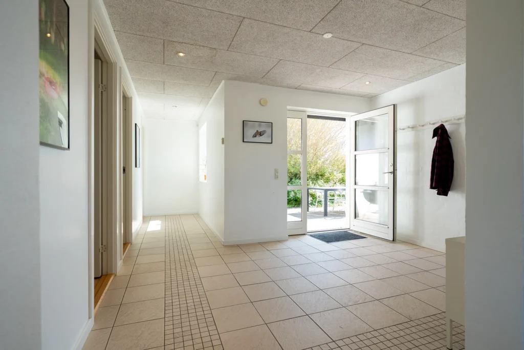 Entréen i Strandfogedhuset på Feriecenter Slettestrand | Foto: Kristian Skjødt