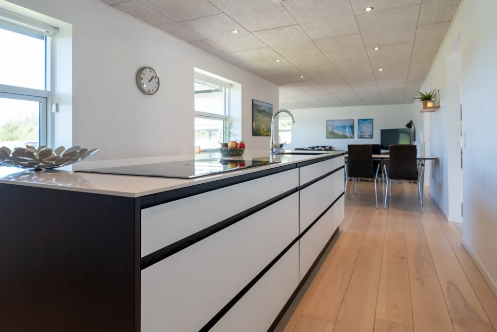 Køkkenet i Strandfogedhuset på Feriecenter Slettestrand | Foto: Kristian Skjødt