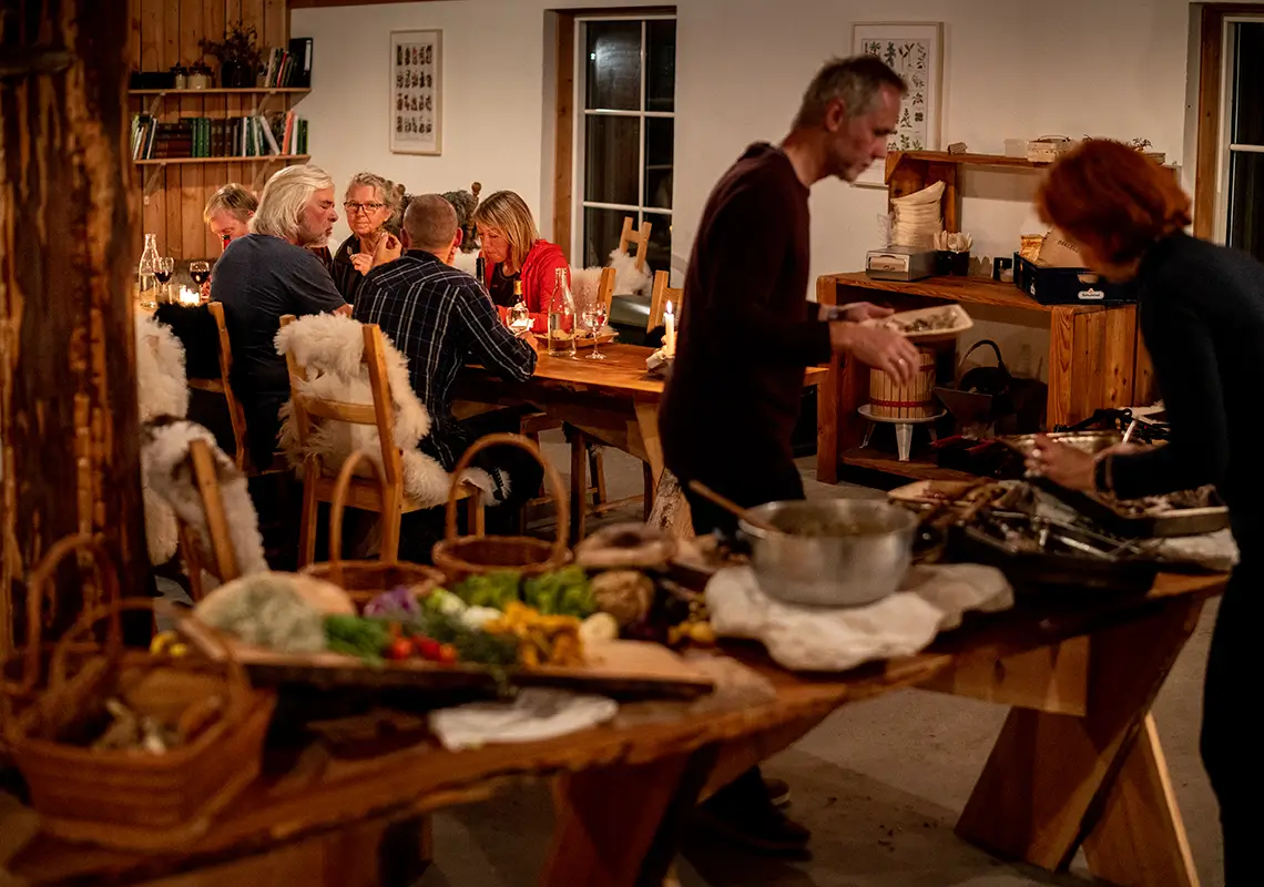 Møde og spisning i Madsmedjen | Foto: Lars Veenstra