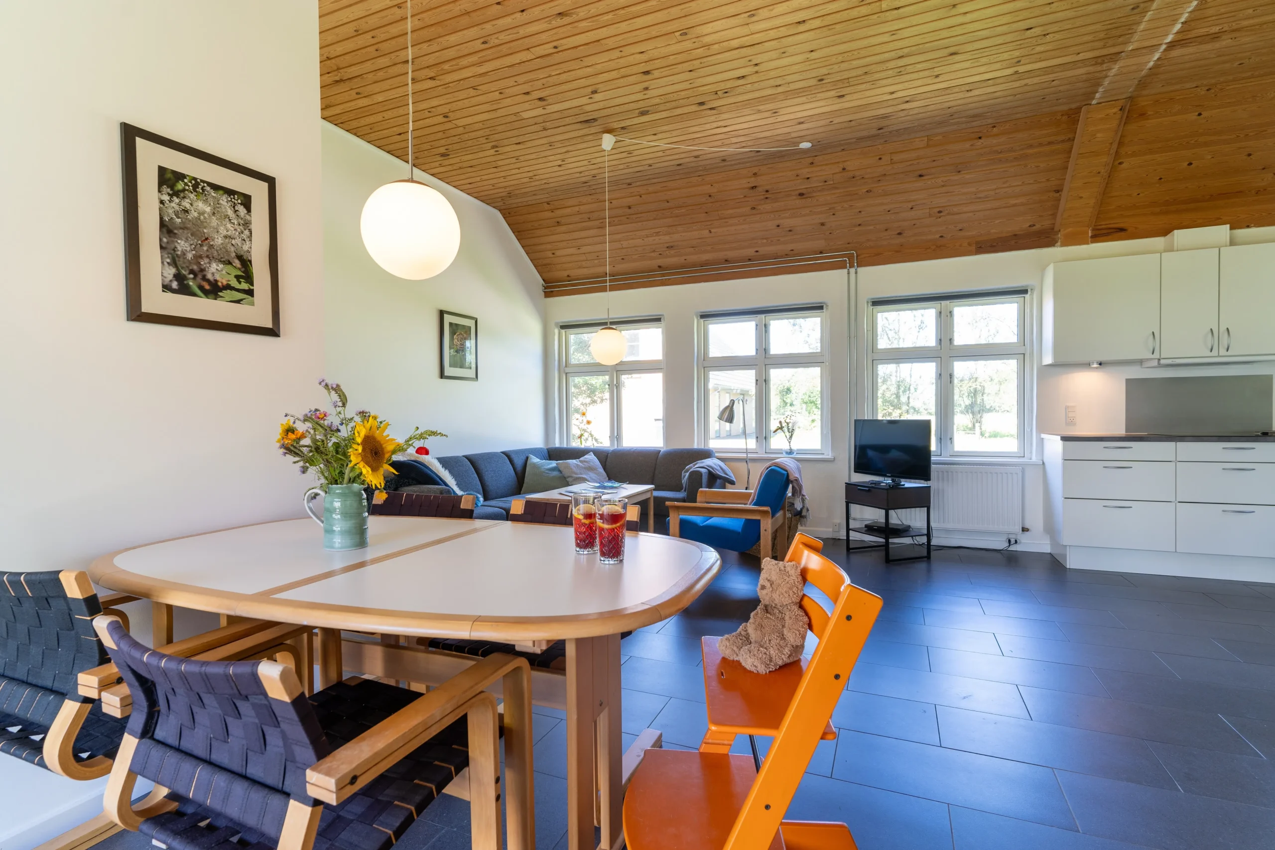 Stue/køkken/alrum i ferielejlighed Anneks i Slettestrand | Foto: Kristian Skjødt
