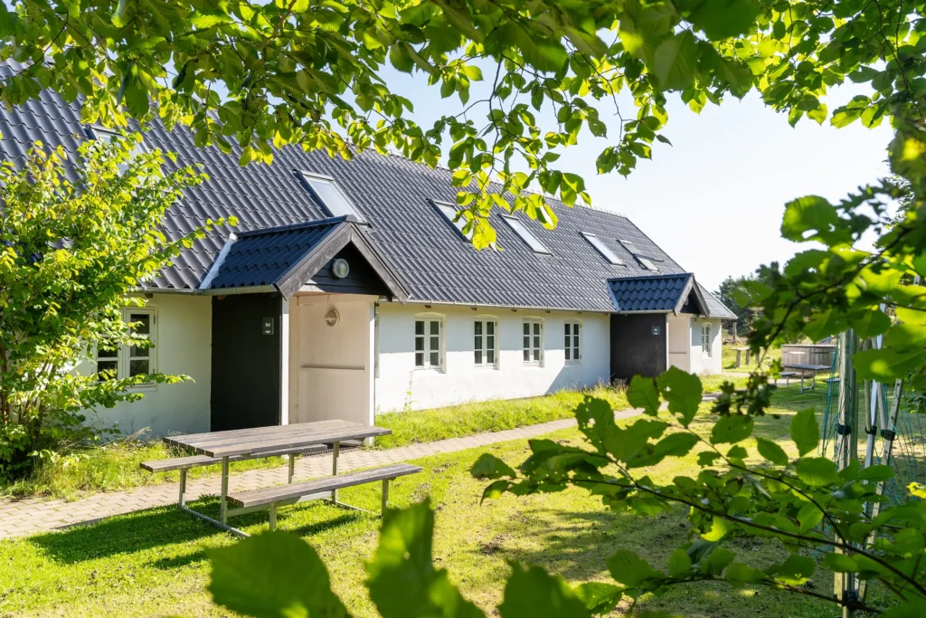 Lejlighedsbygning ved Den Gamle Smedje med fælles vild haveområde | Foto: Kristian Skjødt