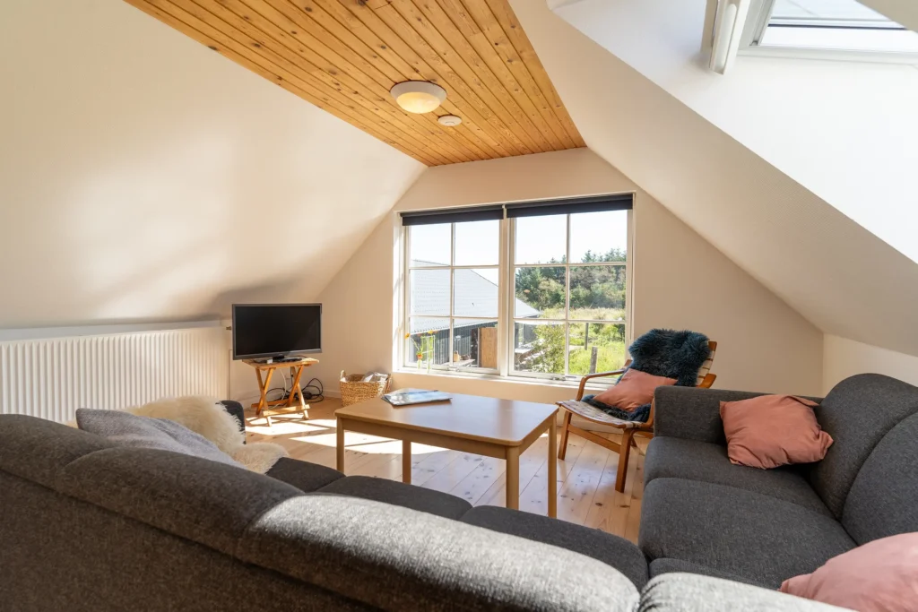 Repos med stueområde i ferielejlighed Øst i Slettestrand | Foto: Kristian Skjødt