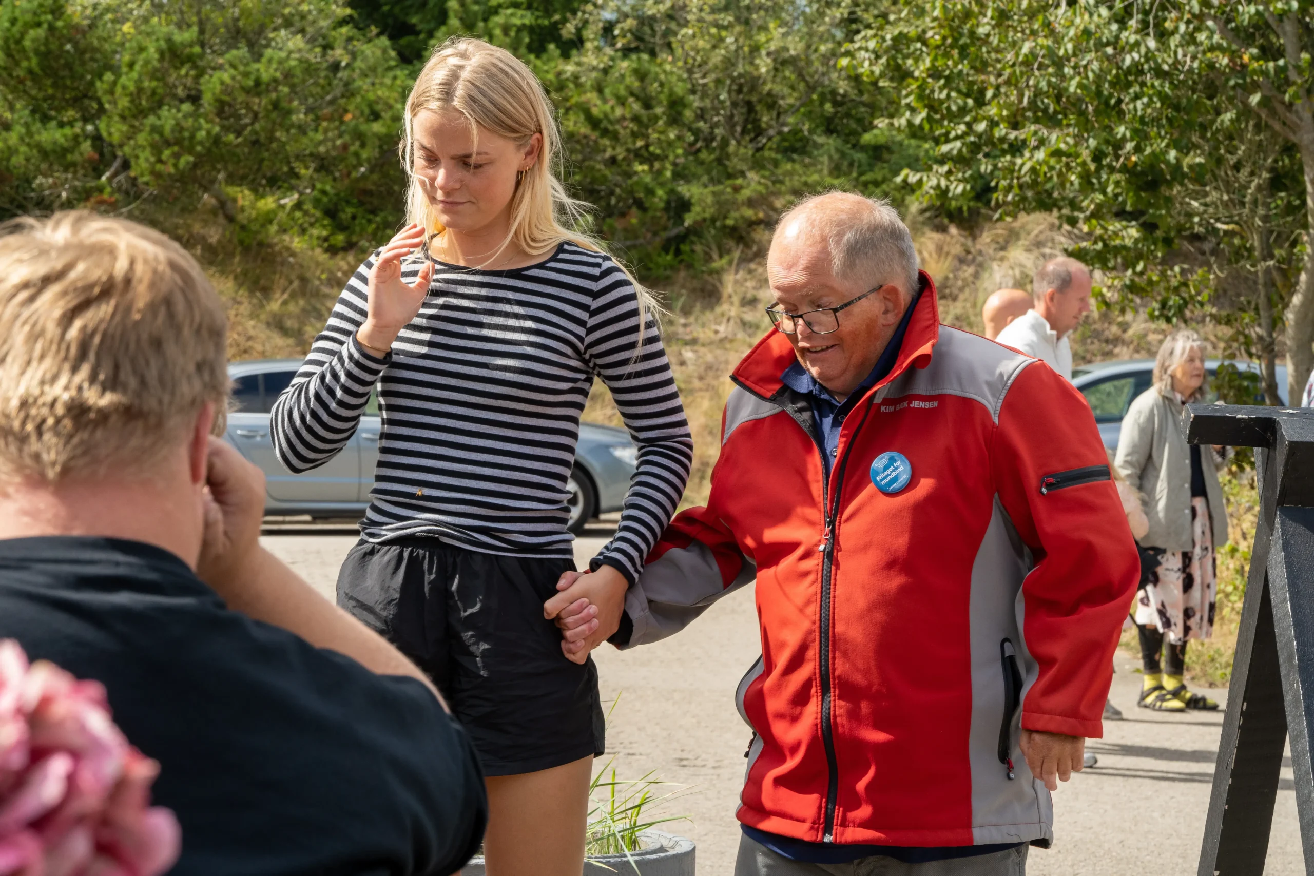 En hjælpende hånd under ferien i Slettestrand | Foto: Kristian Skjødt