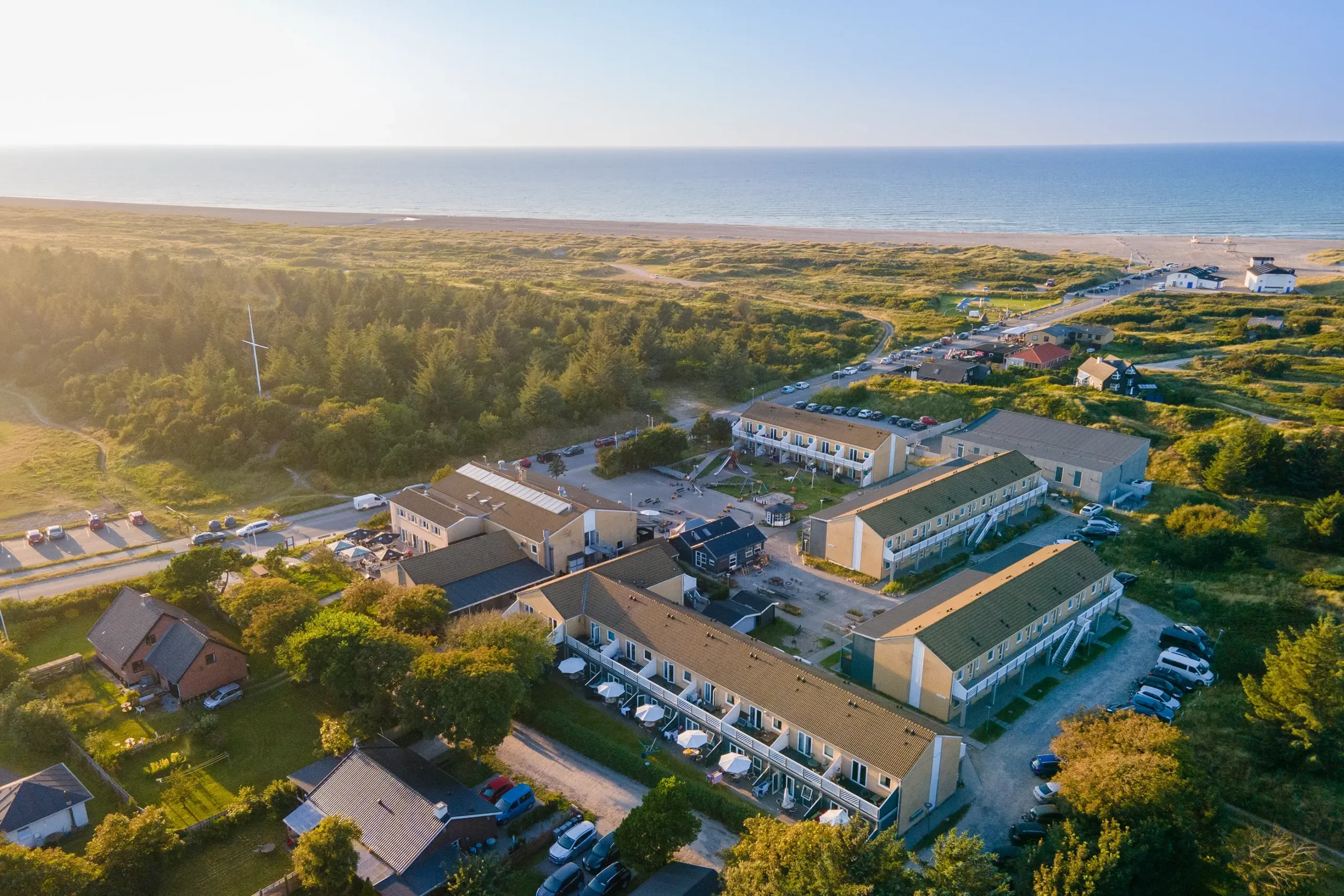 Feriecenter Slettestrand ligger smukt mellem skov og hav | Foto: Michael Kortbek