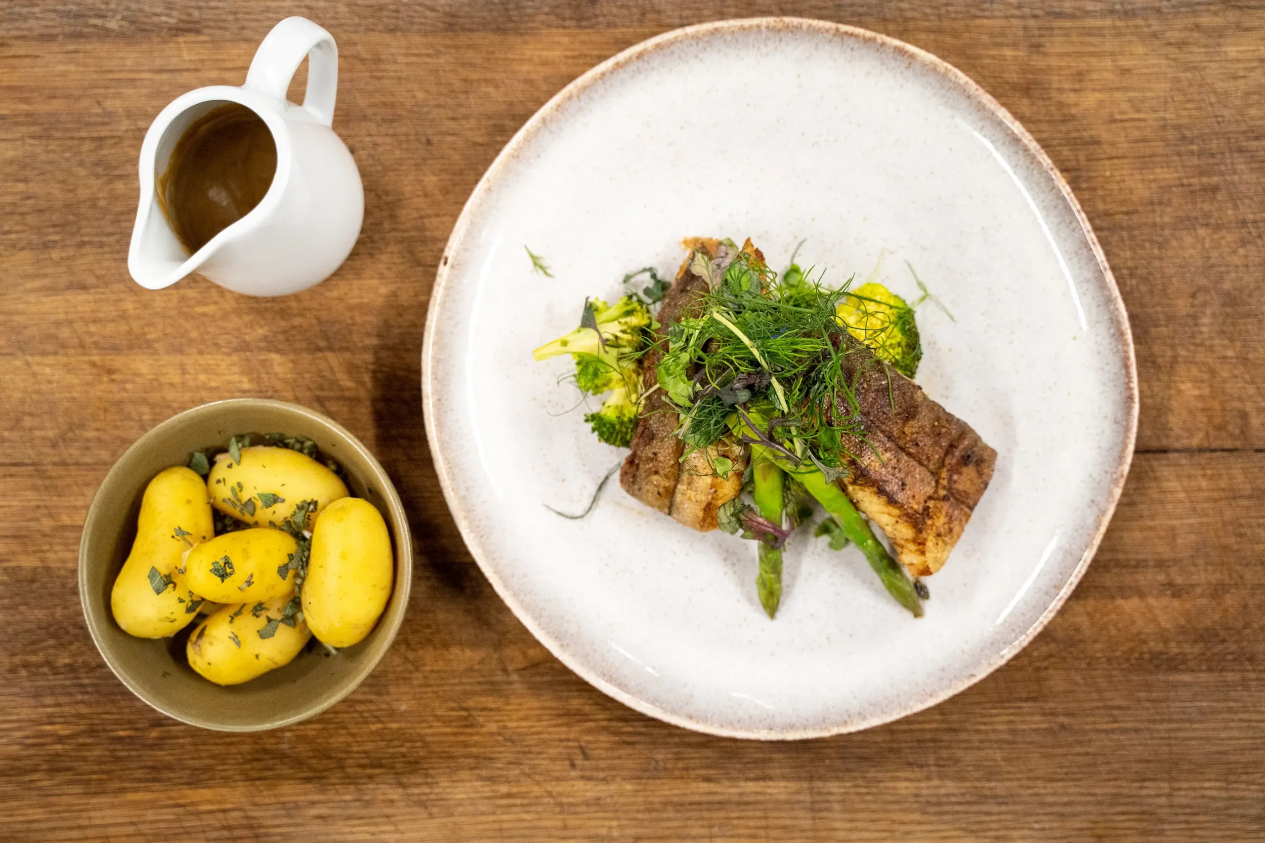Frisk Vesterhavsfisk med lokalt grønt i Restaurant Slettestrand | Foto: Kristian Skjødt