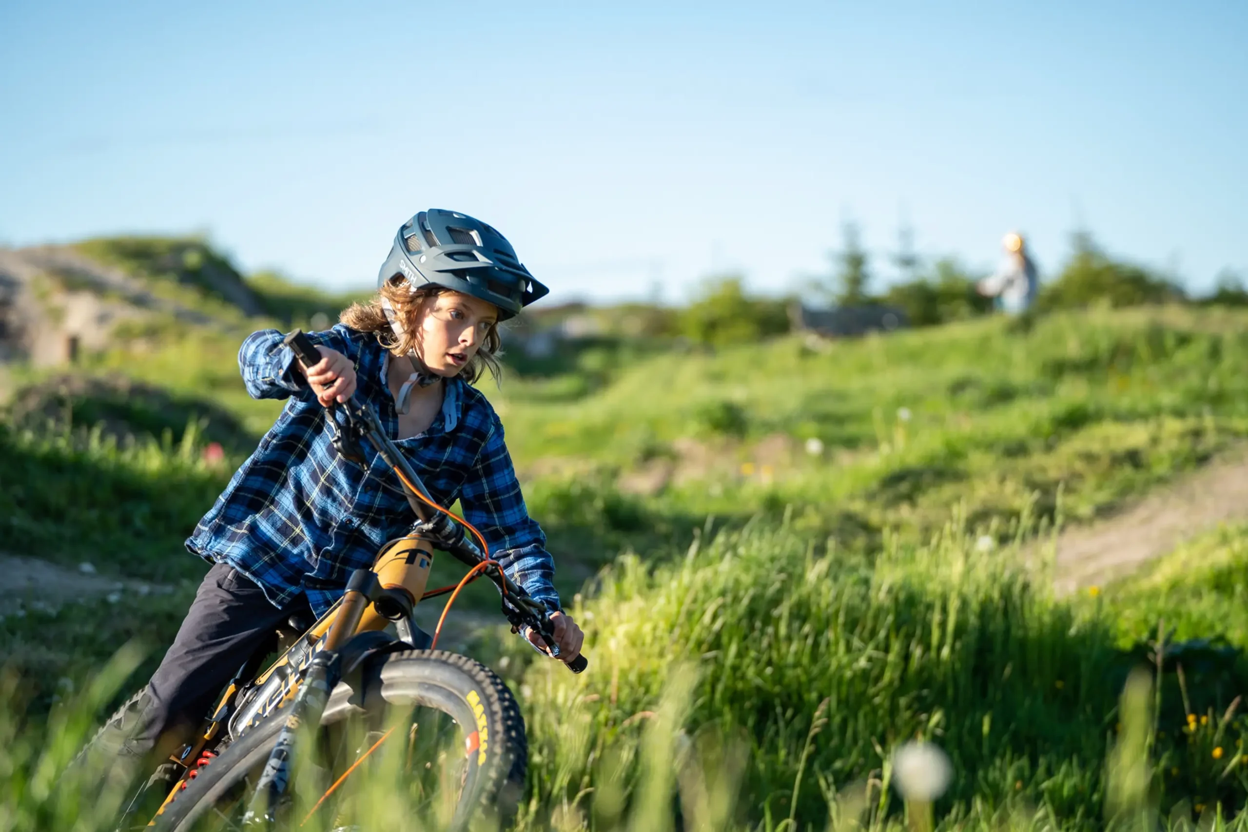 Dreng øver svingteknik på MTB teknikbanen i Slettestrand | Foto: Kristian Skjødt